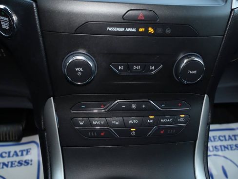 Used 2019 Ford Edge SEL w/ Equipment Group 201A AWD/4WD image 17