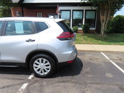 Used 2018 Nissan Rogue S FWD image 4