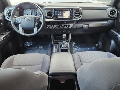 Used 2018 Toyota Tacoma TRD Sport image 35