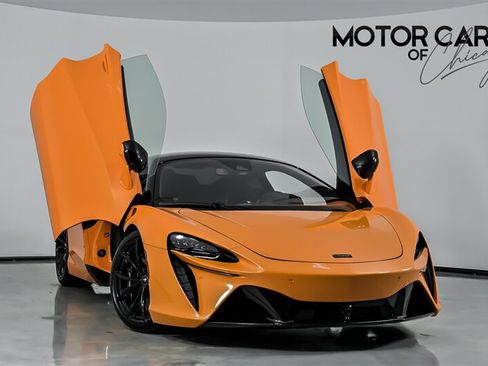 Used 2023 McLaren Artura RWD image 1