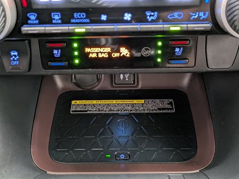 Used 2019 Toyota RAV4 Limited w/ Advanced Technology Package AWD/4WD image 7