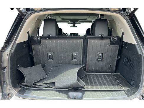 Used 2025 Nissan Pathfinder Platinum FWD image 9
