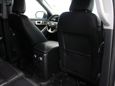 Used 2022 Ford Explorer XLT w/ Equipment Group 202A AWD/4WD image 23