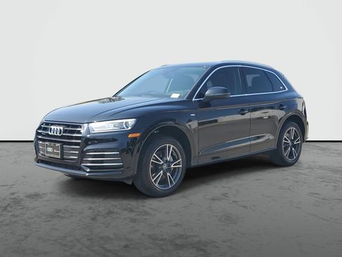Used 2020 Audi Q5 e Premium w/ Convenience Package AWD/4WD image 2