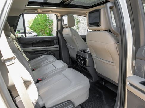 Used 2018 Ford Expedition Limited w/ Equipment Group 302A AWD/4WD image 38