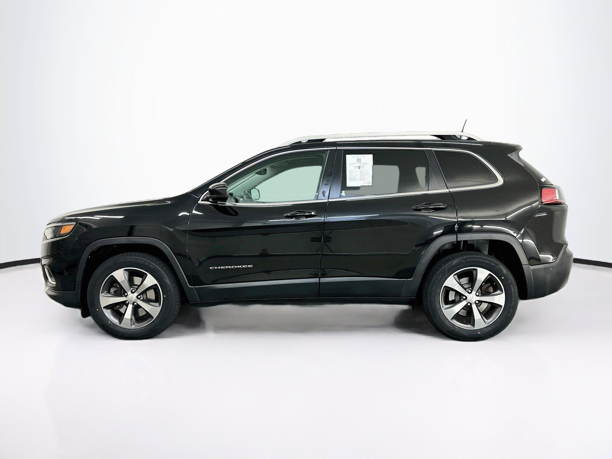 Used 2019 Jeep Cherokee Limited w/ Technology Group AWD/4WD image 4
