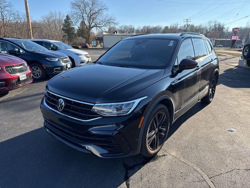 Used 2022 Volkswagen Tiguan SE R-Line image 3