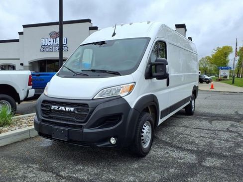 Used 2025 RAM ProMaster 2500 w/ Convenience Group FWD image 3