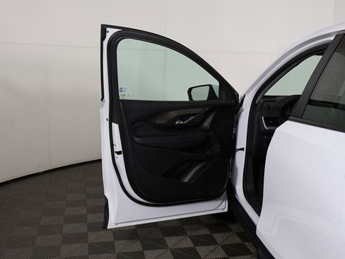 Used 2024 GMC Terrain SLE image 16