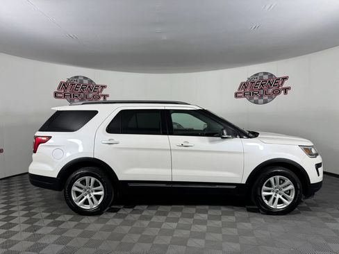 Used 2019 Ford Explorer XLT w/ Equipment Group 202A AWD/4WD image 8