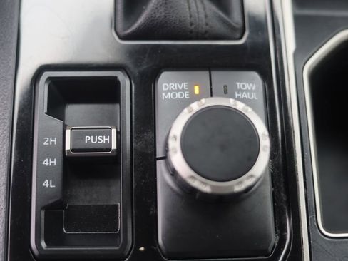 Used 2022 Toyota Tundra SR5 w/ SR5 Convenience Package AWD/4WD image 14