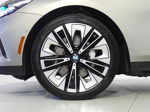 Used 2026 BMW 530i w/ Premium Package RWD image 5