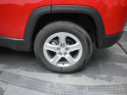 Used 2024 Jeep Compass Latitude image 14