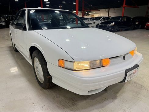 Used 1997 Oldsmobile Cutlass Supreme SL image 8
