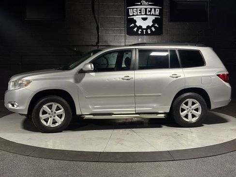 Used 2010 Toyota Highlander SE image 2