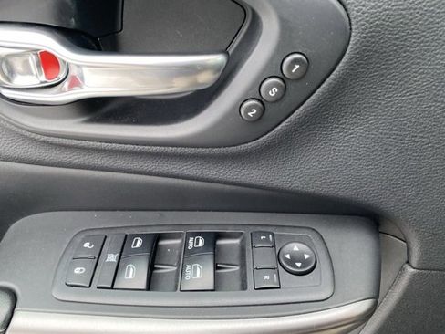 Certified 2019 Jeep Cherokee Limited w/ Trailer Tow Group image 31