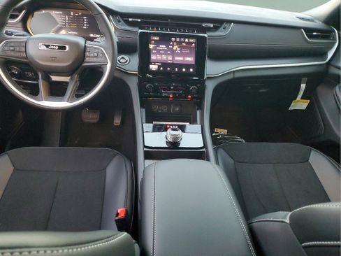 New 2025 Jeep Grand Cherokee L Altitude image 10
