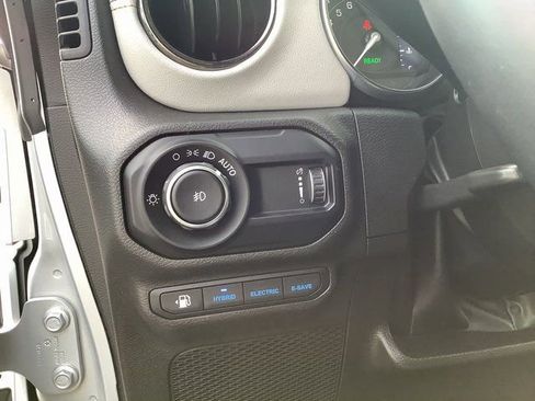 Used 2023 Jeep Wrangler Unlimited Sahara image 15