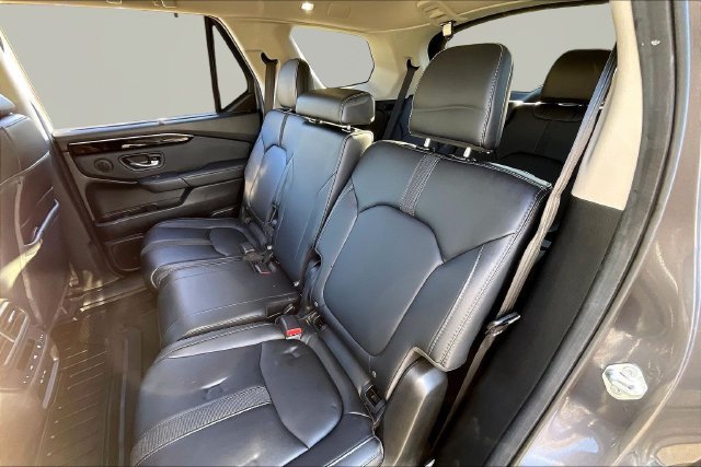 Used 2025 Honda Pilot EX-L image 16