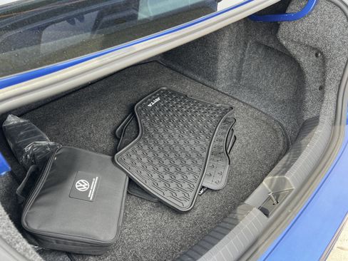 Used 2022 Volkswagen Jetta SE image 37