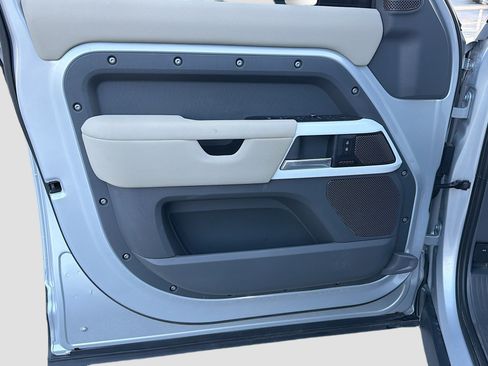 Used 2023 Land Rover Defender 110 SE image 22