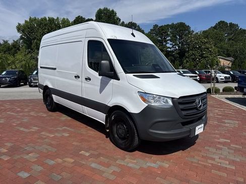 Used 2025 Mercedes-Benz Sprinter 2500 image 38