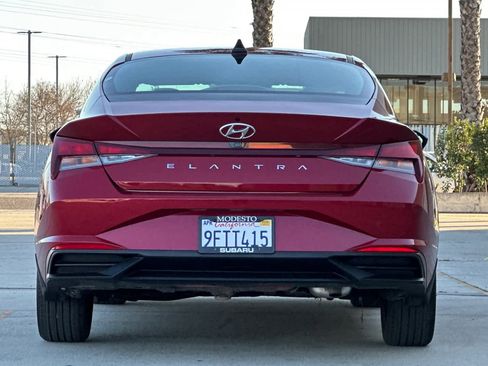 Used 2023 Hyundai Elantra SEL w/ Convenience Package image 4