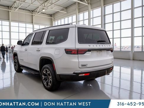 Used 2023 Jeep Wagoneer Series III w/ Preferred Equipment Group AWD/4WD image 33