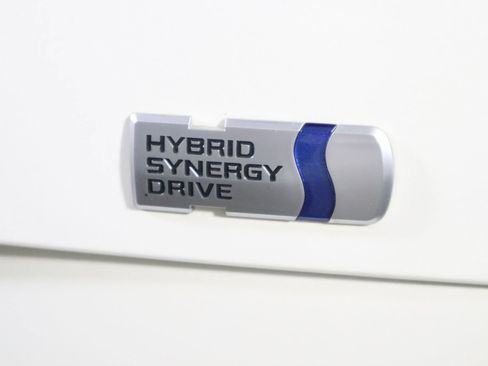 Used 2015 Toyota Prius Four image 12