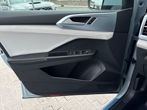 New 2026 Volkswagen Taos SE AWD/4WD image 18