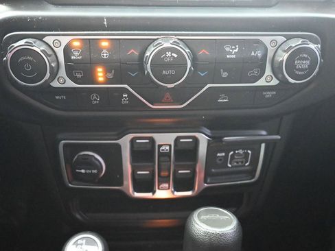 Used 2021 Jeep Gladiator Willys image 18