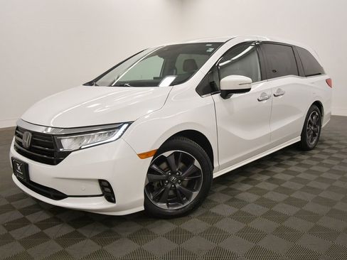 Used 2023 Honda Odyssey Elite image 2