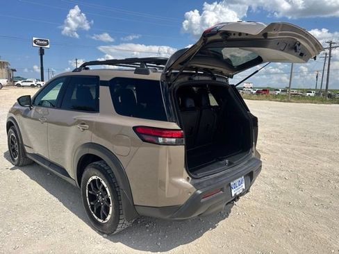 Used 2023 Nissan Pathfinder Rock Creek AWD/4WD image 4