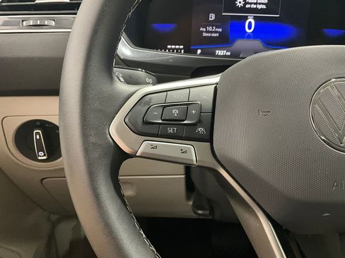 Used 2024 Volkswagen Tiguan SE image 17