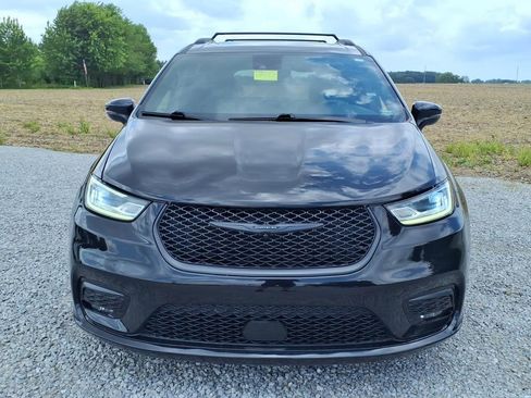 Used 2025 Chrysler Pacifica Limited FWD image 13