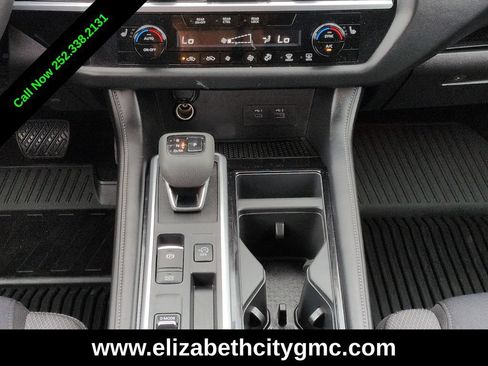 Used 2025 Nissan Pathfinder SV FWD image 21