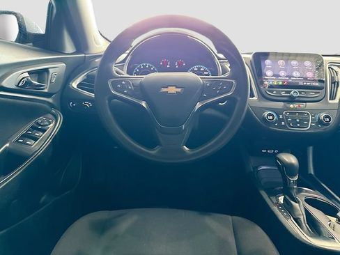 Used 2021 Chevrolet Malibu LT FWD image 23