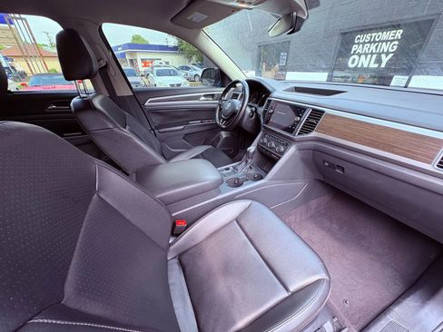 Used 2019 Volkswagen Atlas SE w/ Towing Package image 24