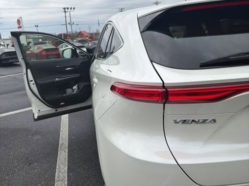 Used 2021 Toyota Venza Limited w/ Advanced Technology Package image 2