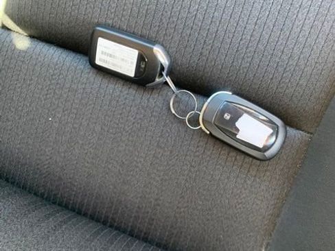 Used 2025 Nissan Altima 2.5 SV FWD image 32