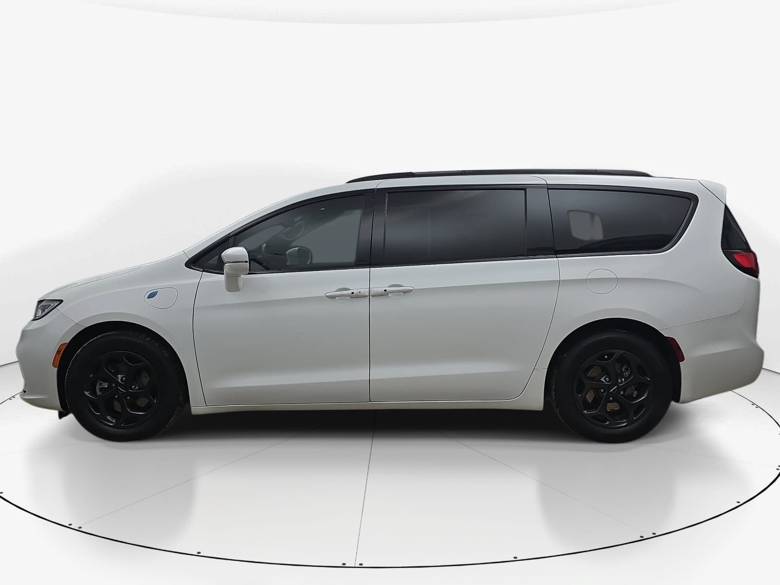 Used 2021 Chrysler Pacifica Limited w/ Uconnect Theater Family Group FWD image 7