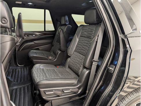 Used 2022 Cadillac Escalade Sport Platinum AWD/4WD image 16