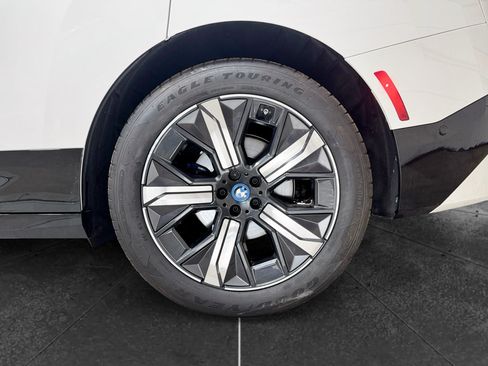 Used 2025 BMW iX xDrive50 w/ Sport Package AWD/4WD image 29