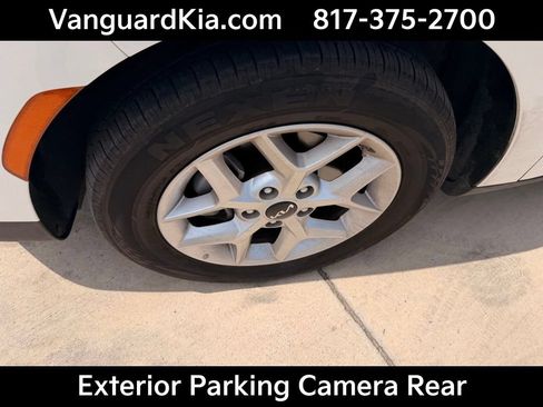 Certified 2025 Kia Soul LX w/ LX Technology Package FWD image 8