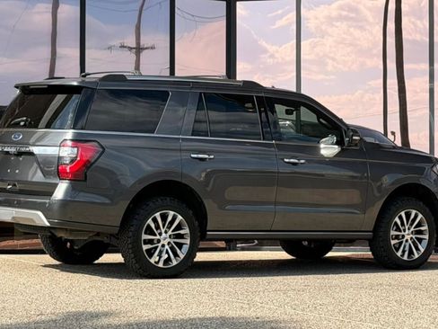 Used 2018 Ford Expedition Limited w/ Equipment Group 301A AWD/4WD image 16