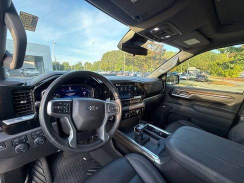 Used 2025 Chevrolet Silverado 1500 LT Trail Boss w/ Convenience Package II AWD/4WD image 10
