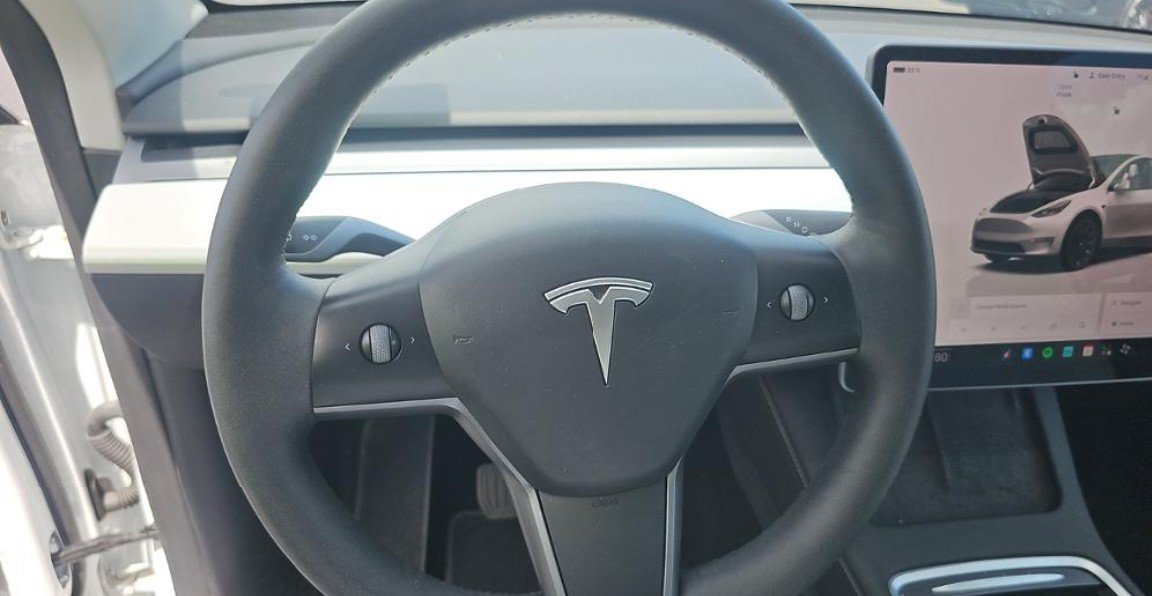 Used 2023 Tesla Model Y Long Range AWD/4WD image 3