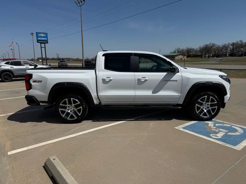 Used 2024 Chevrolet Colorado Z71 w/ Z71 Convenience Package 2 image 8