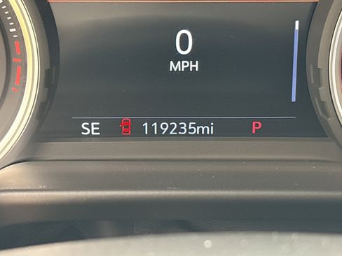Used 2021 Chevrolet Tahoe Z71 w/ Z71 Off-Road Package AWD/4WD image 22
