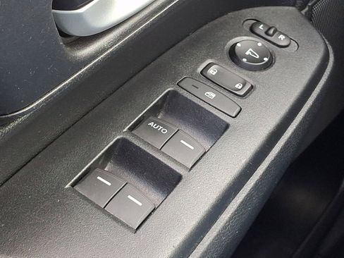 Used 2018 Honda CR-V LX image 26